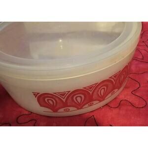 MILK GLASS 14 OZ. OVENWARE BOWL WITH HANDLE With LID WHITE & RED PATTERN EUC